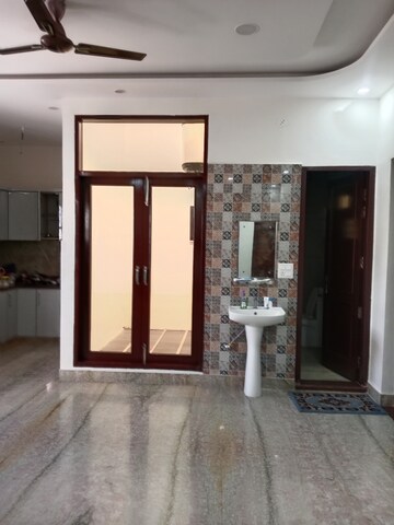 Room in 2 BHK Builder Floor at Sector 6 – for Rent