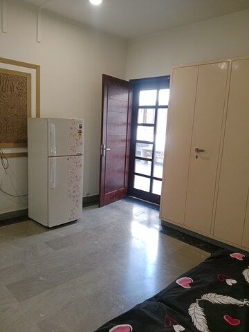Room in 2 BHK Builder Floor at Sector 7 – for Rent