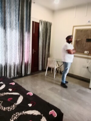 Room in 2 BHK Builder Floor at Sector 7 – for Rent