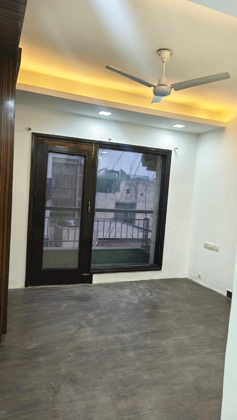 Room, greater kailash part 3 3 Bedroom 217 Sq.Yd. Builder Floor In Greater Kailash Part 3 Delhi 9274386