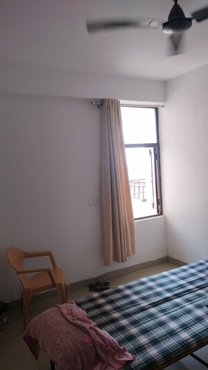 Room in 2 BHK Apartment at Sector 33 – for Rent