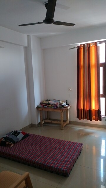 Living Room in 2 BHK Apartment at Sector 33 – for Rent