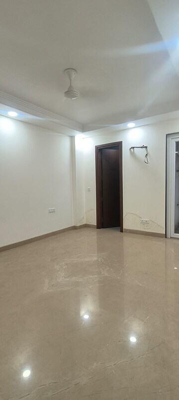 Room in 3 BHK Builder Floor at Chittaranjan Park – for Rent