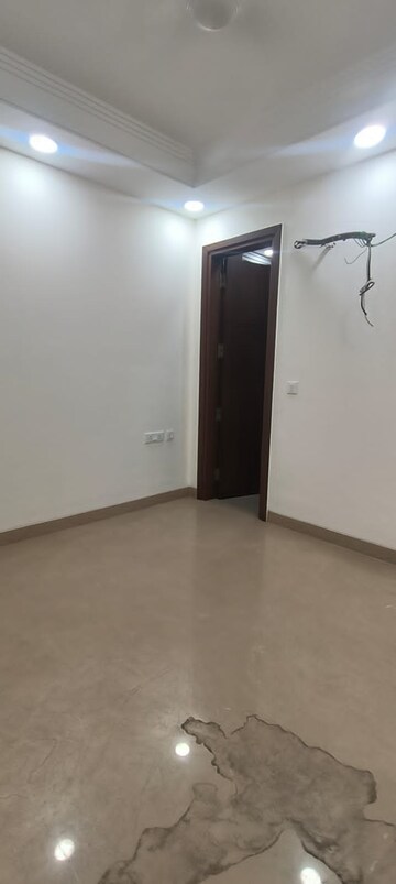 Room in 3 BHK Builder Floor at Chittaranjan Park – for Rent