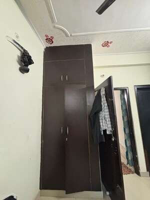 Furnished Amenities in 3 BHK Apartment at Shree Jee Anchal, Gandhi Path – for Rent