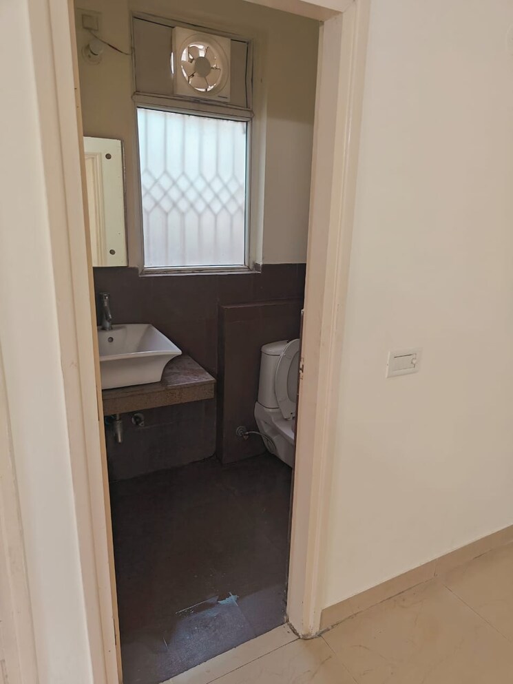 Attached Bathroom, ardee-city 3 Bedroom 1400 Sq.Ft. Builder Floor In Sector 52 Gurgaon 9274396