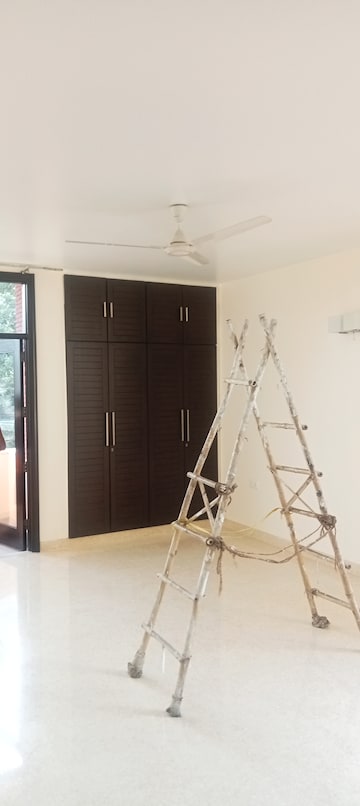 Staircase in 4 BHK Builder Floor at South Extension ii – for Rent