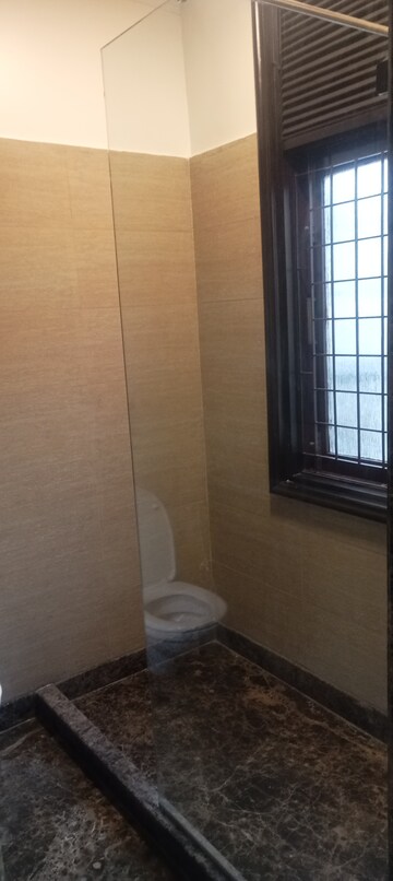 Room in 4 BHK Builder Floor at South Extension ii – for Rent