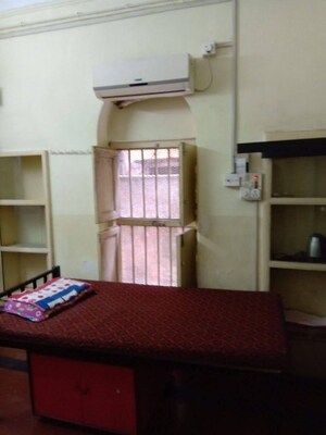 Room in  Pg at Bhawanipore – for Rent