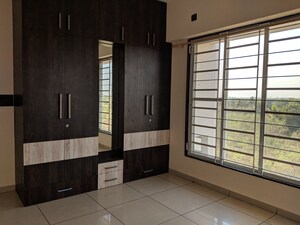 Room in 2 BHK Apartment at New Alkapuri – for Sale