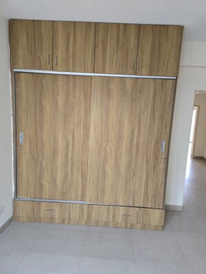 Furnished Amenities in 3 BHK Apartment at Emaar Emerald Floors Premier, Sector 65 – for Rent