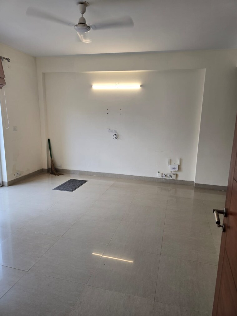 Room, emaar-emerald-floors-premier 3 Bedroom 1650 Sq.Ft. Apartment In Sector 65 Gurgaon 9274435