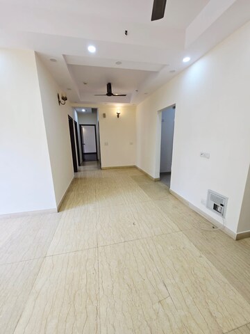 3 BHK Apartment For Sale in Mahagun Moderne, Sector 78