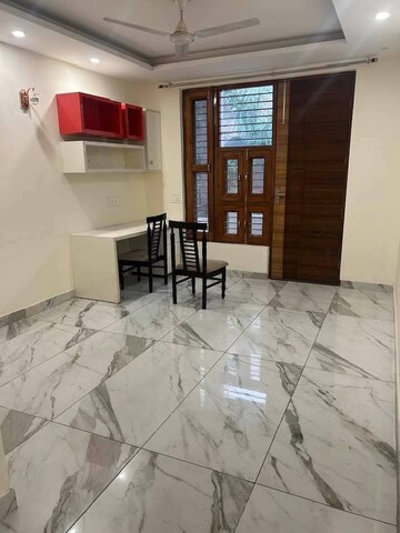 Parking in 3 BHK Independent House at Satyam Plaza, Sector 15 – for Rent