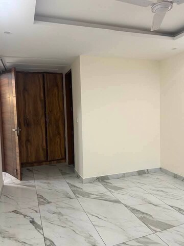 Room in 3 BHK Independent House at Satyam Plaza, Sector 15 – for Rent