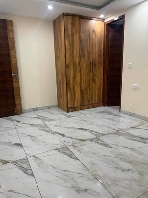 Room in 3 BHK Independent House at Satyam Plaza, Sector 15 – for Rent