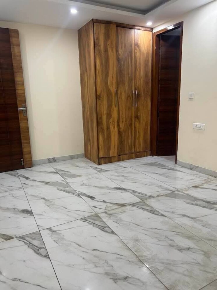 Room, satyam-plaza 3 Bedroom 1600 Sq.Ft. Independent House In Sector 15 Gurgaon 9274447