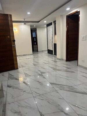 Room in 3 BHK Independent House at Satyam Plaza, Sector 15 – for Rent