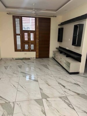 Room in 3 BHK Independent House at Satyam Plaza, Sector 15 – for Rent