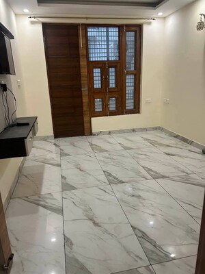 Room in 3 BHK Independent House at Satyam Plaza, Sector 15 – for Rent