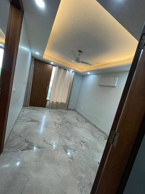 Room in 3 BHK Builder Floor at Vinayak Plaza, Sector 15 – for Rent