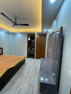 Kitchen in 3 BHK Builder Floor at Vinayak Plaza, Sector 15 – for Rent