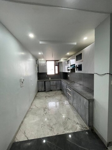 Building Lobby in 3 BHK Builder Floor at Vinayak Plaza, Sector 15 – for Rent