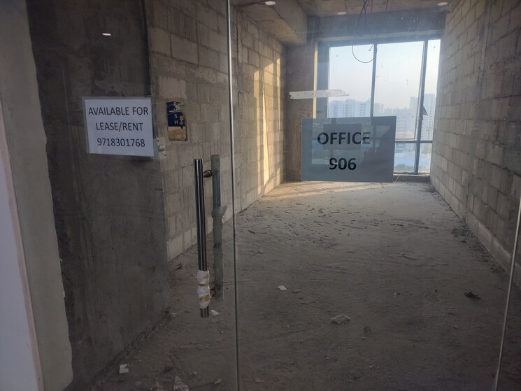  Parking, svh-83-metro-street Commercial Office Space 600 Sq.Ft. In Sector 83 Gurgaon 9274468