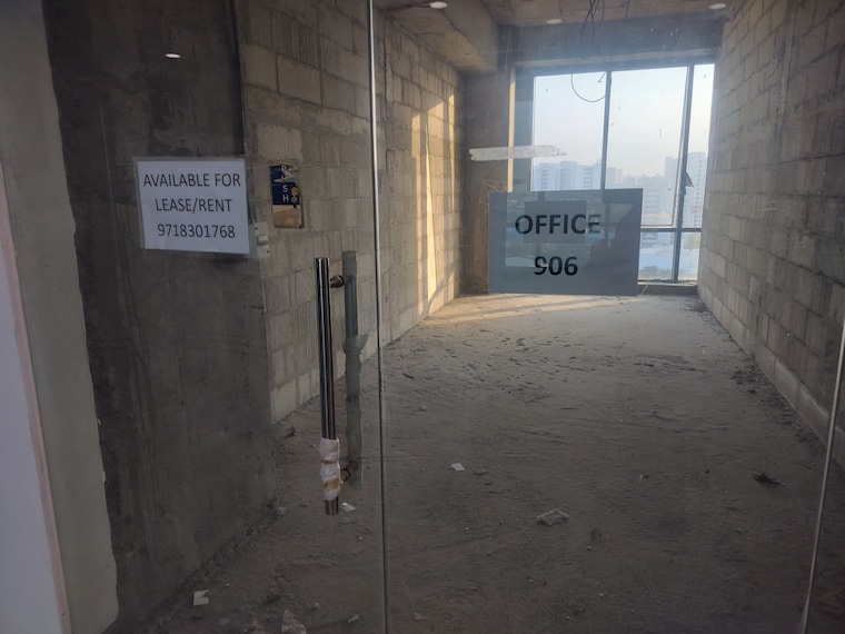  Parking, svh-83-metro-street Commercial Office Space 600 Sq.Ft. In Sector 83 Gurgaon 9274468