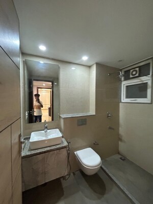 Bathroom in 3 BHK Builder Floor at SAS Tower, Sector 38 – for Rent