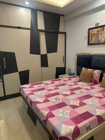 Bedroom in 3 BHK Builder Floor at DLF Star Mall, Sector 30 – for Rent