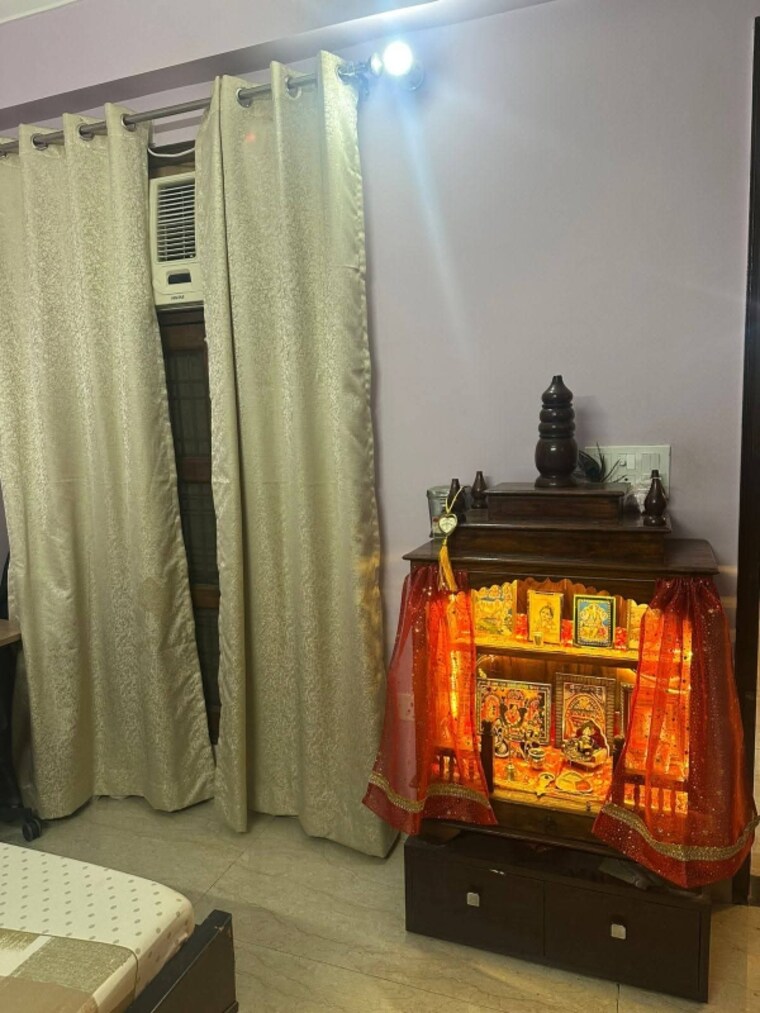 Bedroom, dlf-star-mall 3 Bedroom 1500 Sq.Ft. Builder Floor In Sector 30 Gurgaon 9274493