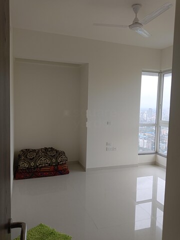 Room in 2 BHK Apartment at Sheth Zuri, Laxmi Nagar – for Rent
