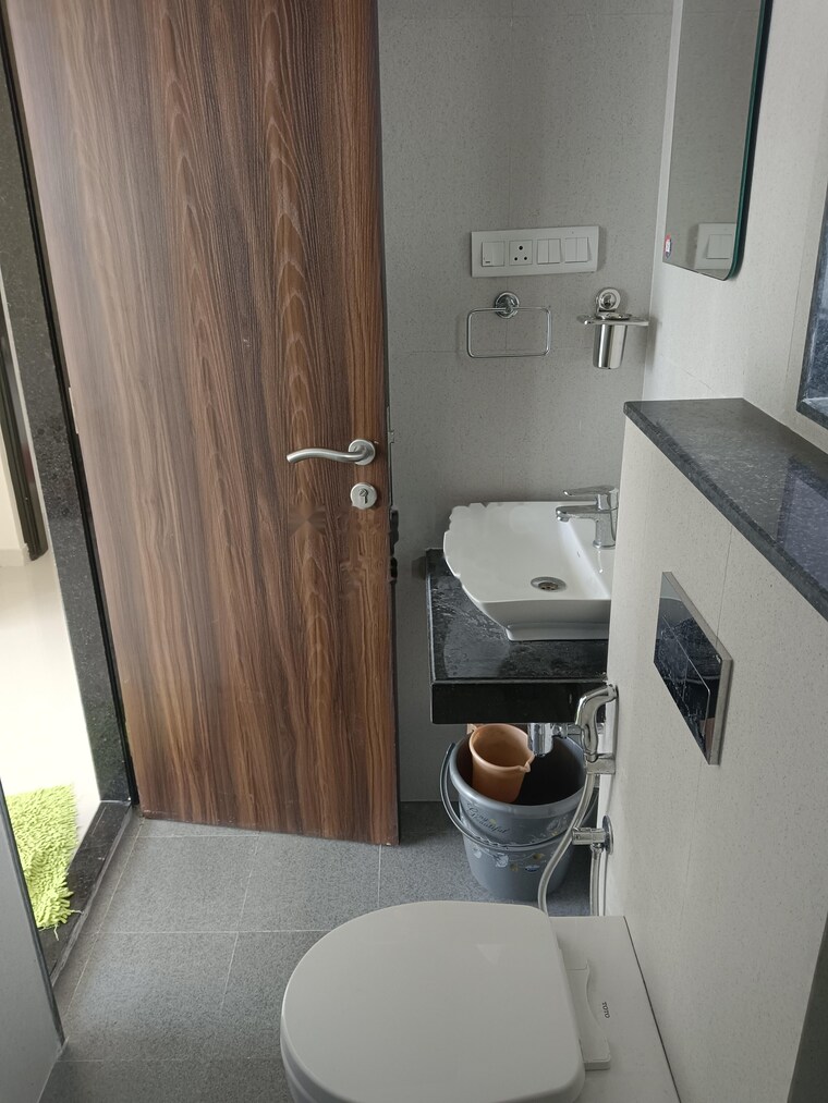 Bathroom, sheth-zuri 2 Bedroom 525 Sq.Ft. Apartment In Laxmi Nagar Thane 9274555