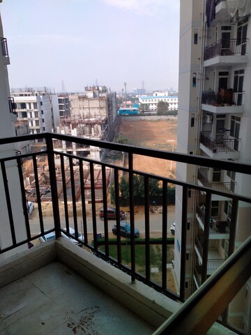 Master Bedroom in 2 BHK Apartment at Suncity Avenue 76, Sector 76 – for Rent