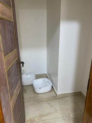 Master Bedroom in 3 BHK Builder Floor at RWA Apartments Sector 41, Sector 41 – for Rent