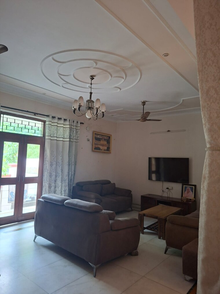 Living Room, tulip-mall 3 Bedroom 300 Sq.Mt. Builder Floor In Sector 46 Noida 9274603