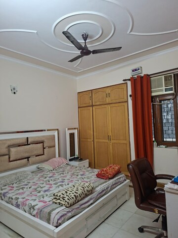Bedroom in 3 BHK Builder Floor at Tulip Mall, Sector 46 – for Rent