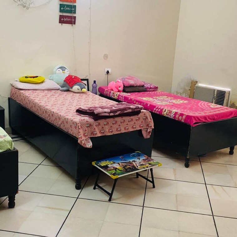 Bedroom, sector 55 Pg For Girls In Sector 55 9274607