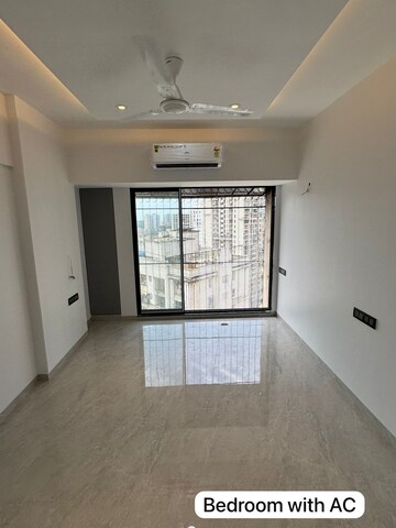 Room in 1 BHK Apartment at Silver Arch Eden woods, Andheri West – for Rent