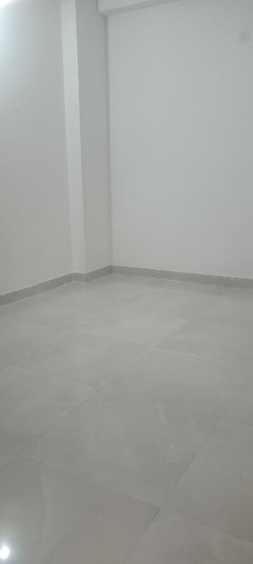 Room in 3 BHK Builder Floor at Gaur City-2, Gaur City 2 – for Rent