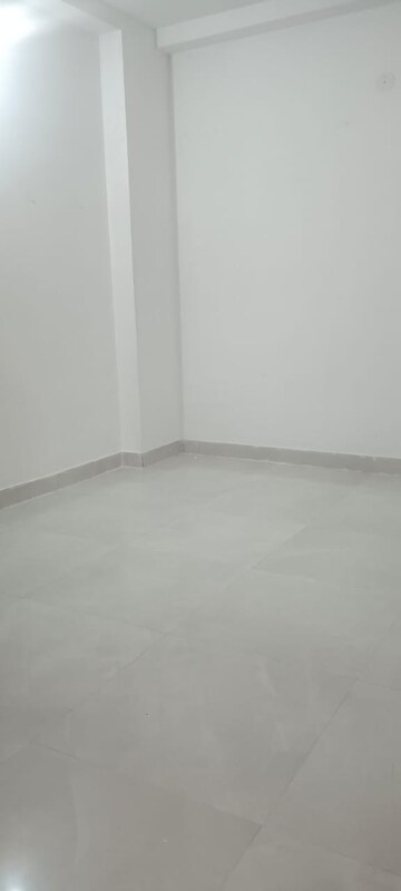 Room in 3 BHK Builder Floor at Gaur City-2, Gaur City 2 – for Rent