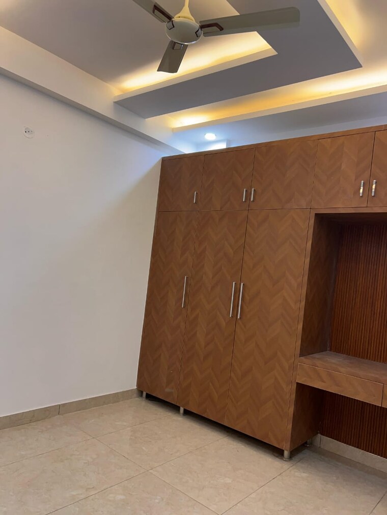 undefined, sector 73 4 Bedroom 1600 Sq.Ft. Builder Floor In Sector 73 Noida 9274634