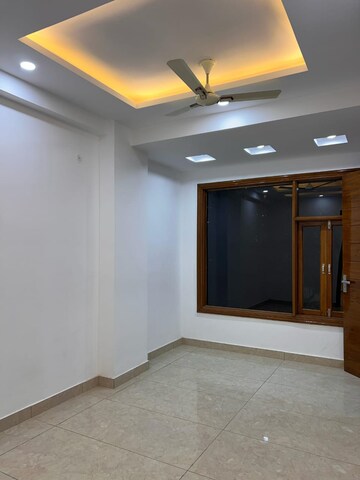 Room in 4 BHK Builder Floor at Sector 73 – for Sale