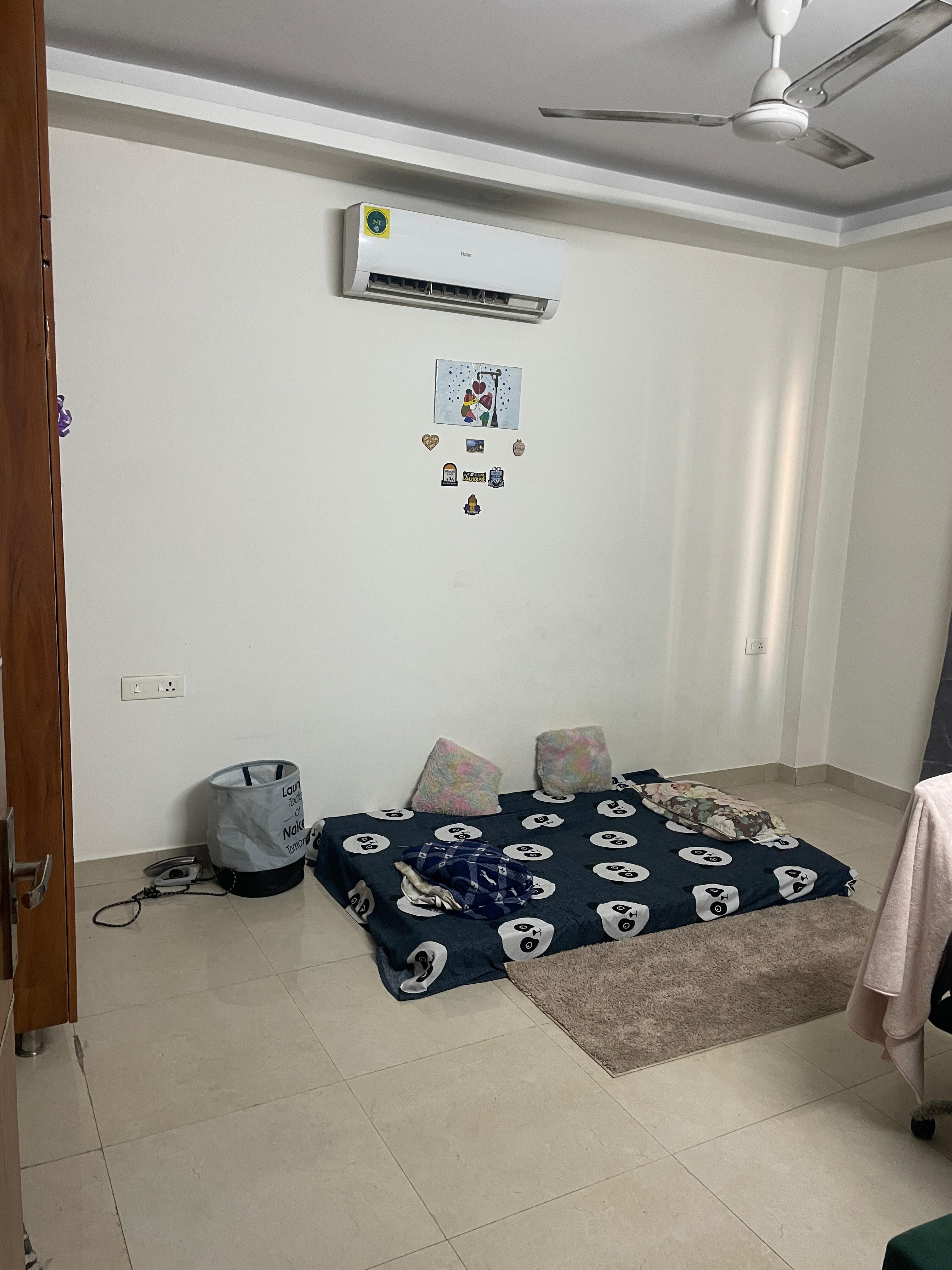 3 BHK + Servant Room Apartment For Sale in DLF Ridgewood Estate