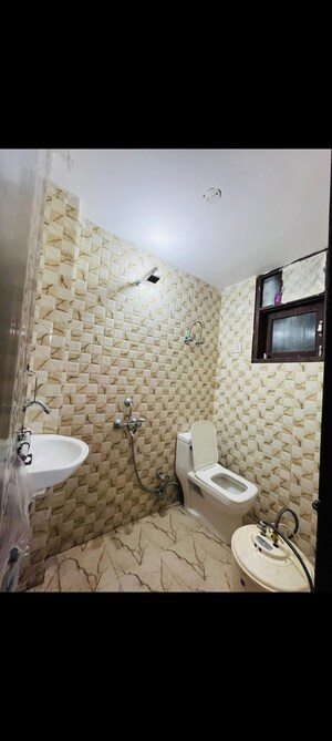 Bathroom in 1 BHK Builder Floor at Saket – for Rent