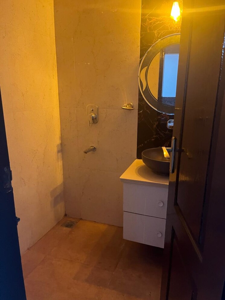 Bathroom, jmd-gardens 3 Bedroom 2020 Sq.Ft. Apartment In Sector 33 Gurgaon 9274668