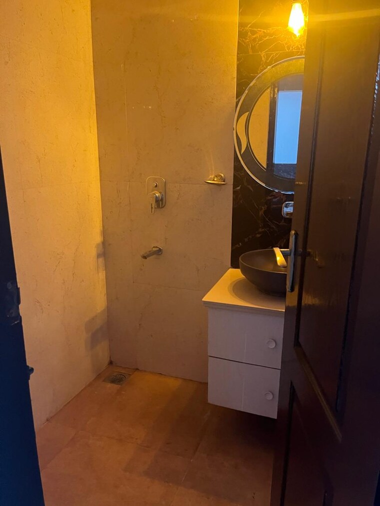 Bathroom, jmd-gardens 3 Bedroom 2020 Sq.Ft. Apartment In Sector 33 Gurgaon 9274668