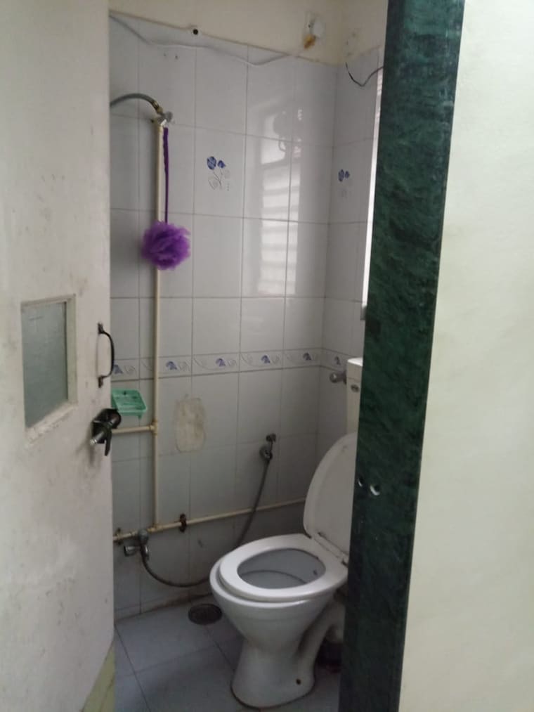 Bathroom, alkapuri society 2 Bedroom 1169 Sq.Ft. Apartment In Alkapuri Society Pune 9274670