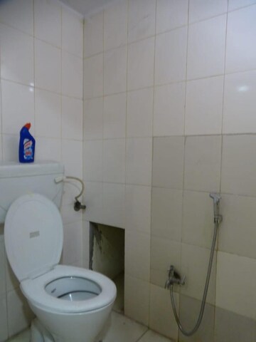 Bathroom in 3.5 BHK Apartment at Ashoka Plaza, Masab Tank – for Rent